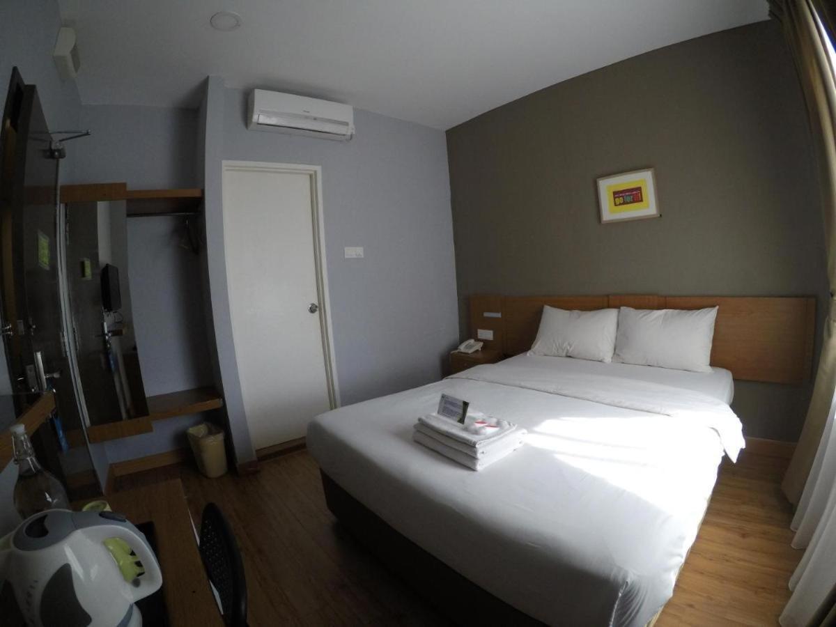Golden Leaf Boutique Hotel Nusa Idaman Formerly Known As Ariana Hotel 新山 外观 照片