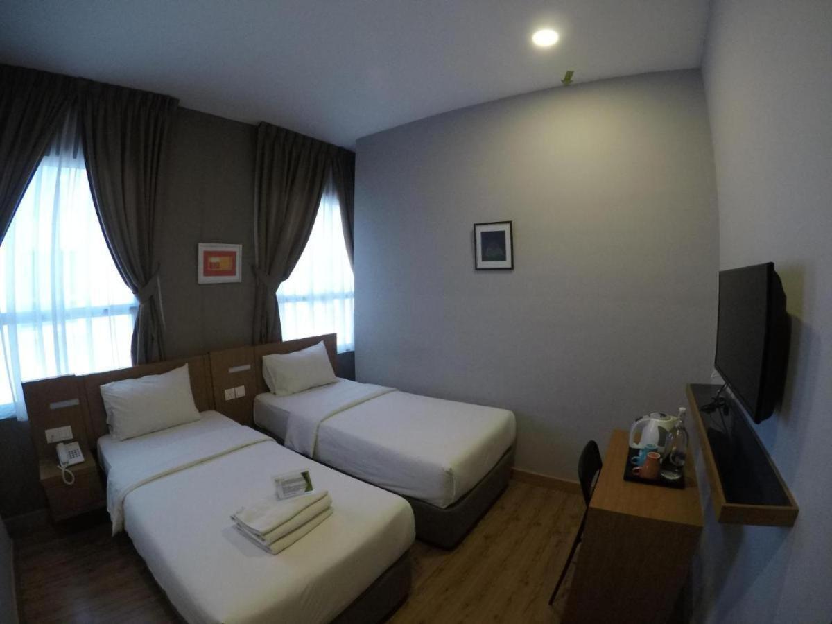 Golden Leaf Boutique Hotel Nusa Idaman Formerly Known As Ariana Hotel 新山 外观 照片