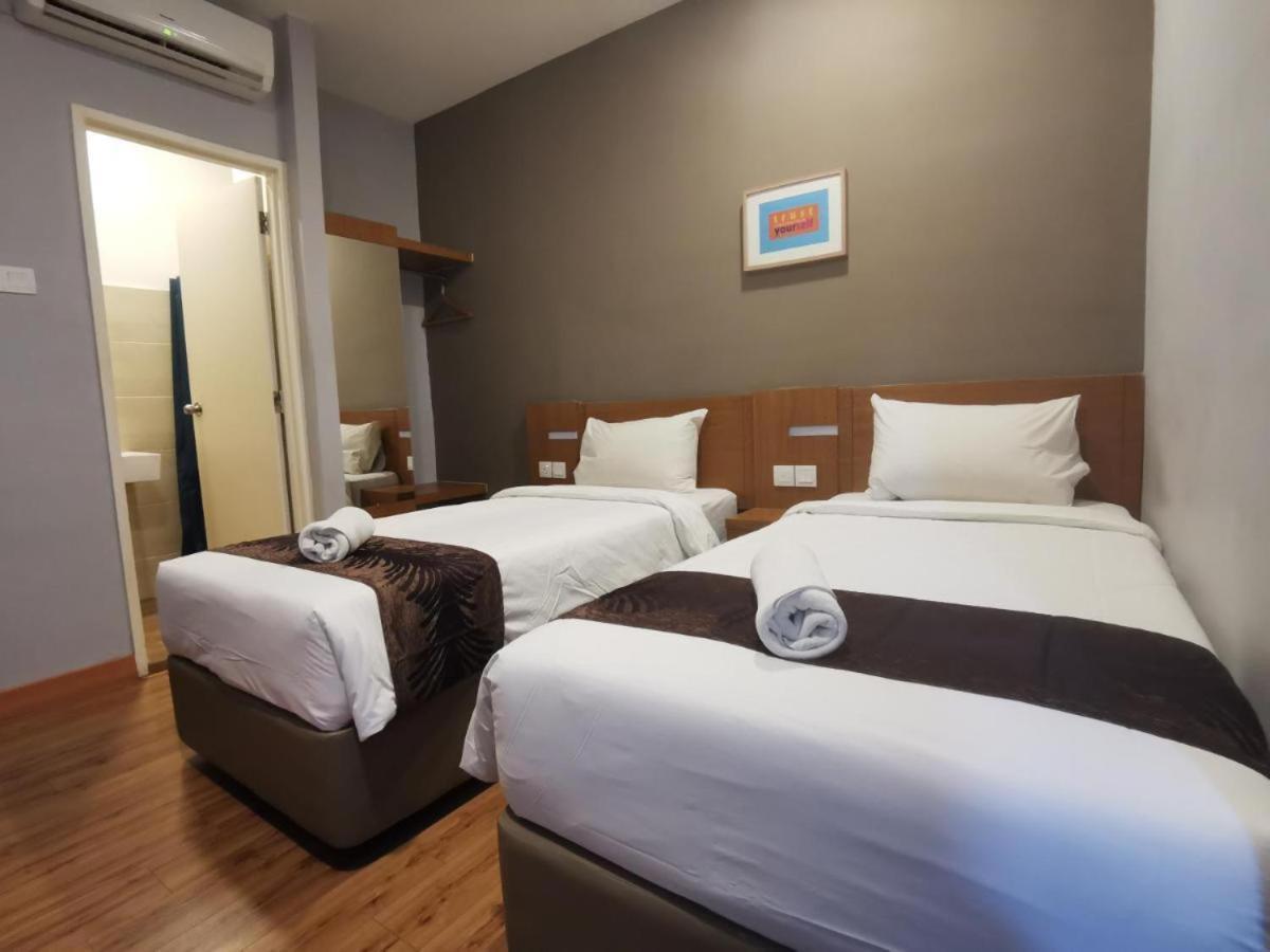 Golden Leaf Boutique Hotel Nusa Idaman Formerly Known As Ariana Hotel 新山 外观 照片