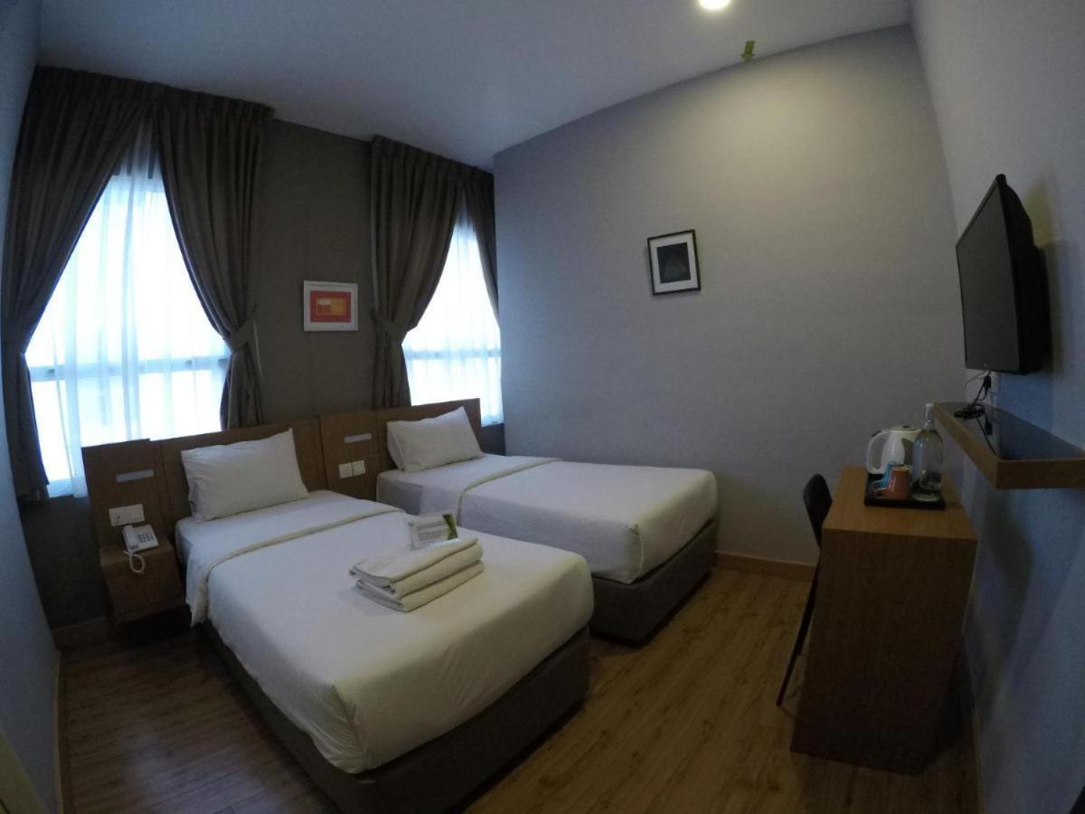 Golden Leaf Boutique Hotel Nusa Idaman Formerly Known As Ariana Hotel 新山 外观 照片