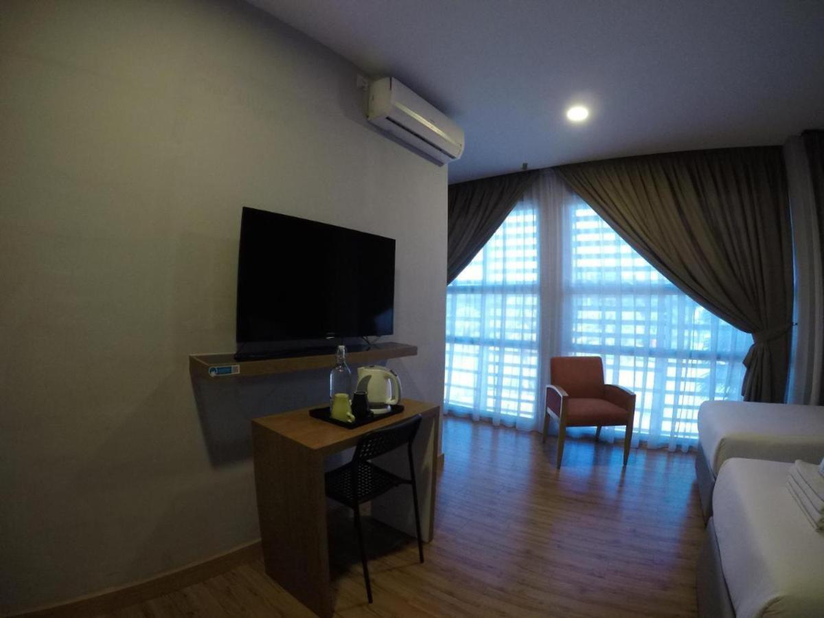 Golden Leaf Boutique Hotel Nusa Idaman Formerly Known As Ariana Hotel 新山 外观 照片