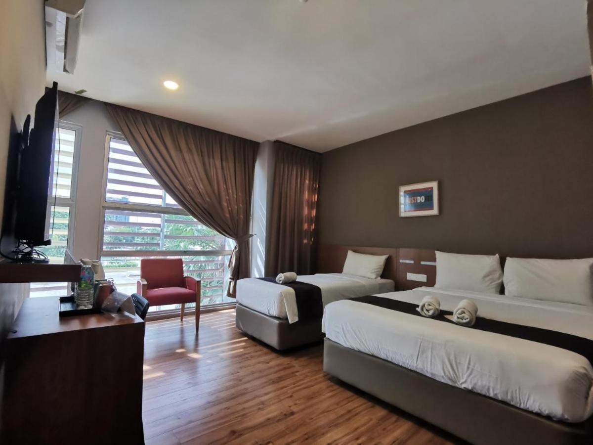 Golden Leaf Boutique Hotel Nusa Idaman Formerly Known As Ariana Hotel 新山 外观 照片