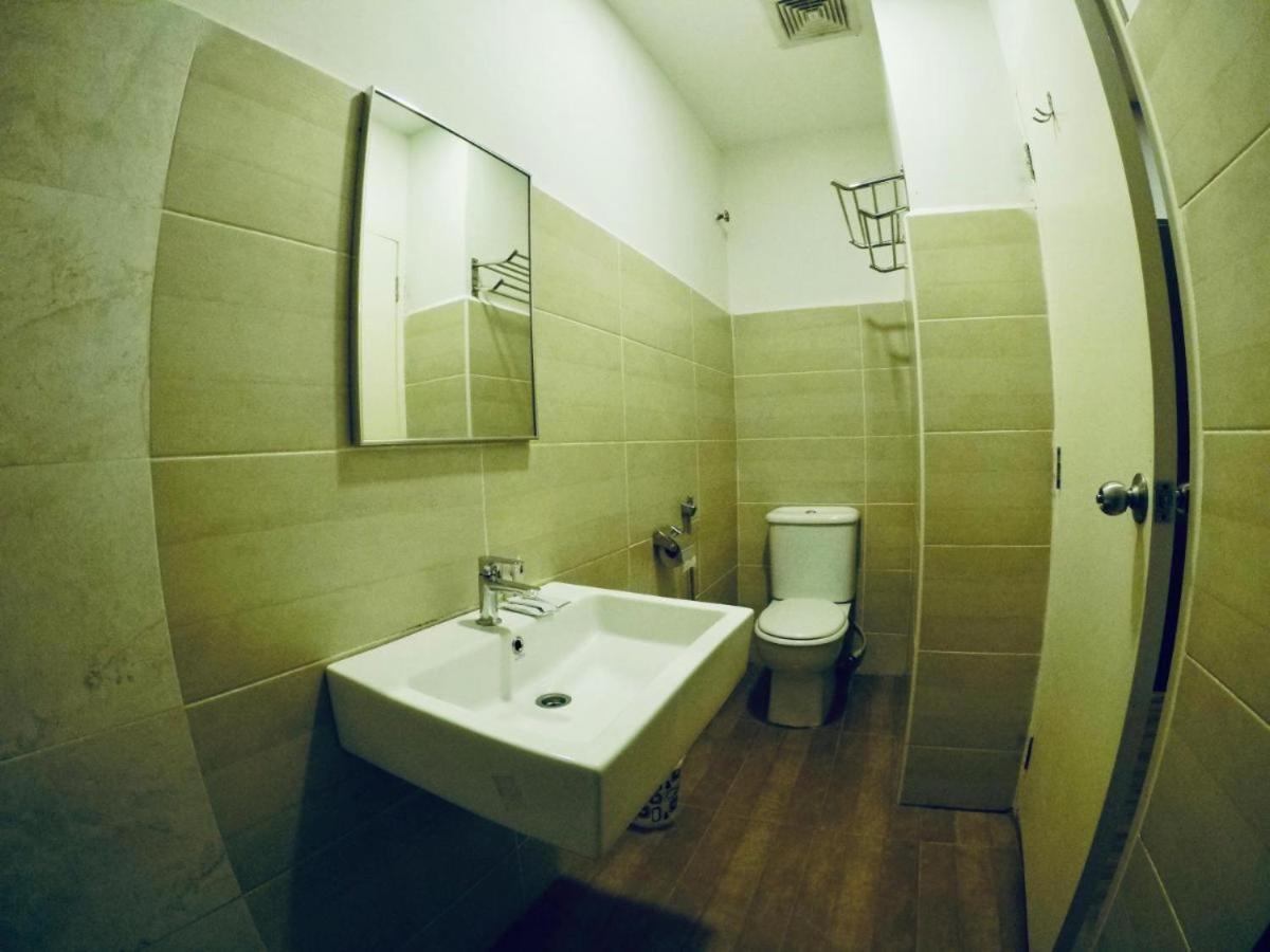 Golden Leaf Boutique Hotel Nusa Idaman Formerly Known As Ariana Hotel 新山 外观 照片