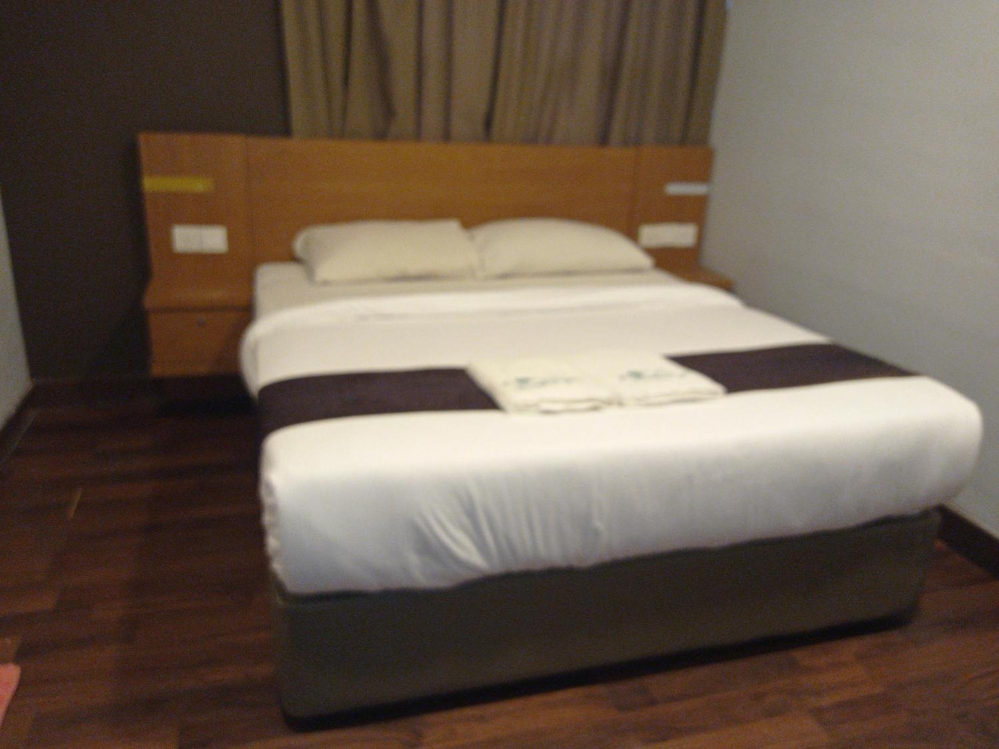 Golden Leaf Boutique Hotel Nusa Idaman Formerly Known As Ariana Hotel 新山 外观 照片