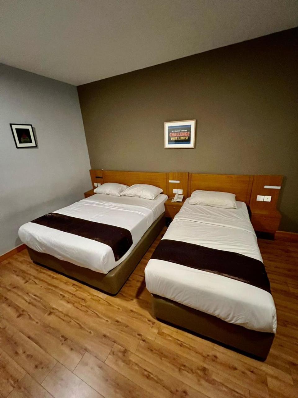 Golden Leaf Boutique Hotel Nusa Idaman Formerly Known As Ariana Hotel 新山 外观 照片