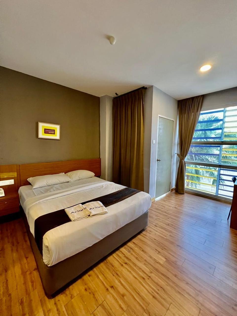 Golden Leaf Boutique Hotel Nusa Idaman Formerly Known As Ariana Hotel 新山 外观 照片