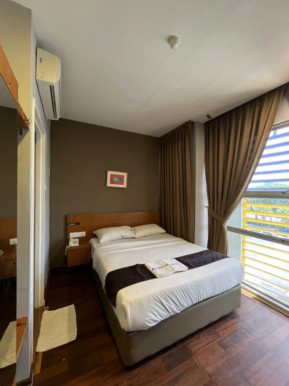 Golden Leaf Boutique Hotel Nusa Idaman Formerly Known As Ariana Hotel 新山 外观 照片