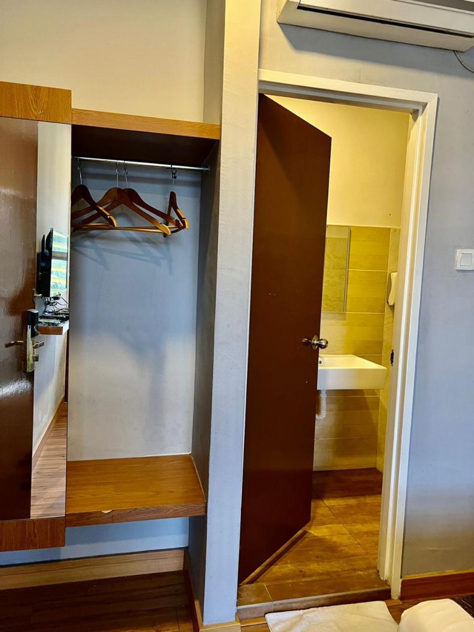 Golden Leaf Boutique Hotel Nusa Idaman Formerly Known As Ariana Hotel 新山 外观 照片