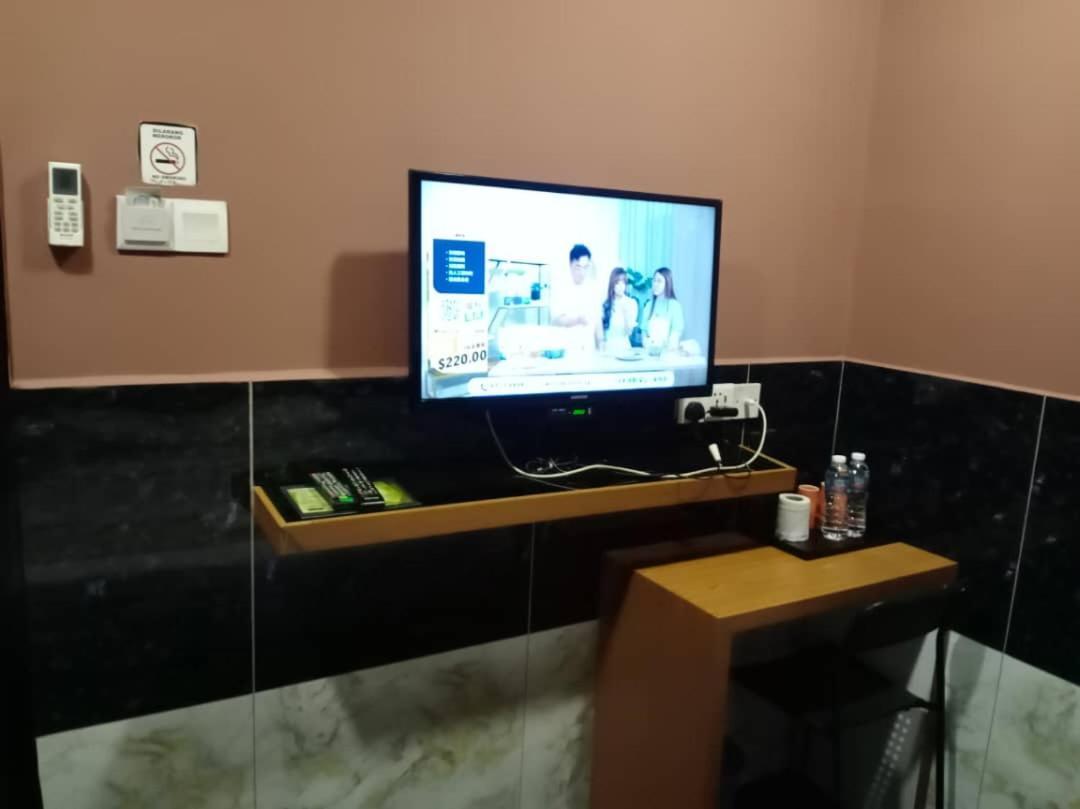 Golden Leaf Boutique Hotel Nusa Idaman Formerly Known As Ariana Hotel 新山 外观 照片